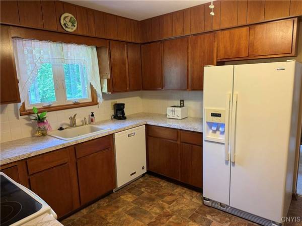 10340 Ridgecrest RD, Marcy, NY 13403
