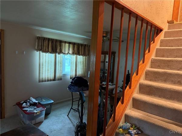 6 Denton AVE, Whitesboro, NY 13492