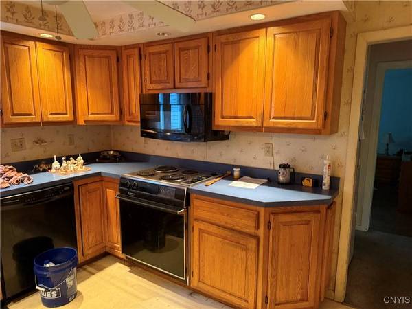 6 Denton AVE, Whitesboro, NY 13492