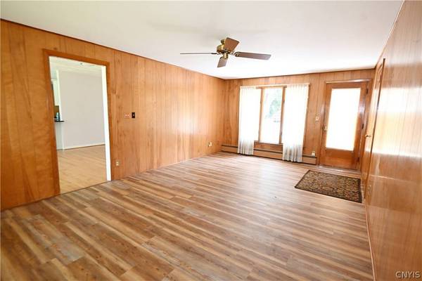 5321 Wilcox RD, Whitesboro, NY 13492