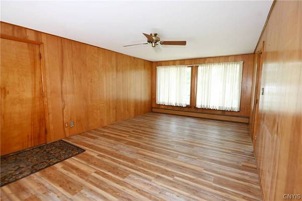 5321 Wilcox RD, Whitesboro, NY 13492