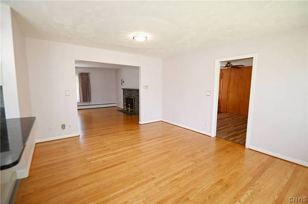 5321 Wilcox RD, Whitesboro, NY 13492