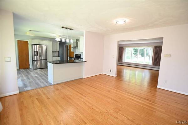 5321 Wilcox RD, Whitesboro, NY 13492