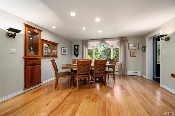 824 E Higby RD, New Hartford, NY 13413