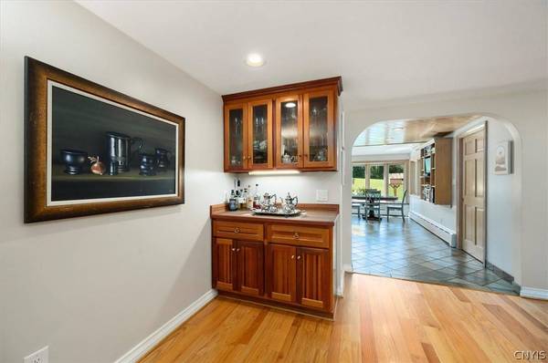 824 E Higby RD, New Hartford, NY 13413