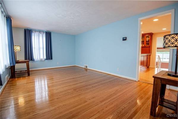 22 Lyndon RD, Whitesboro, NY 13492