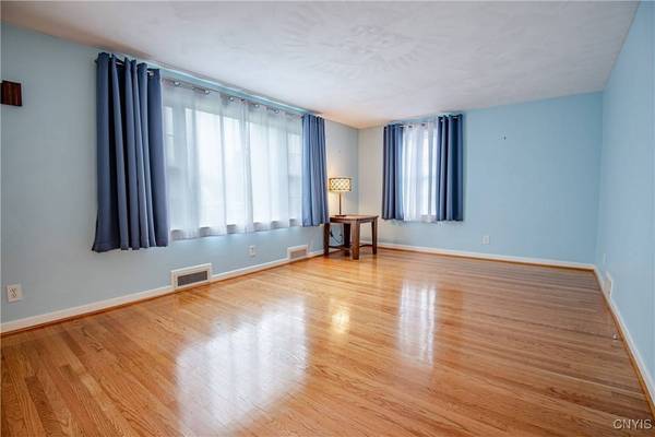 22 Lyndon RD, Whitesboro, NY 13492