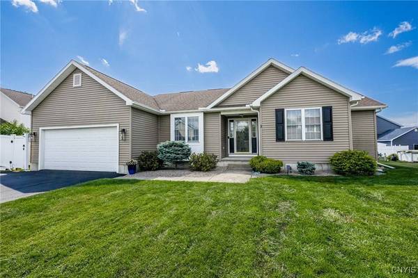 3 Crown LN, Whitesboro, NY 13492