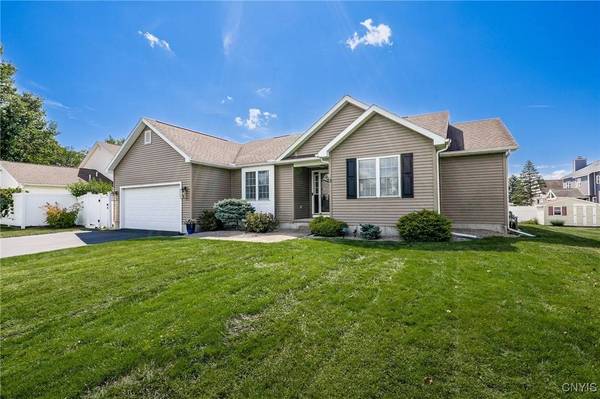 3 Crown LN, Whitesboro, NY 13492