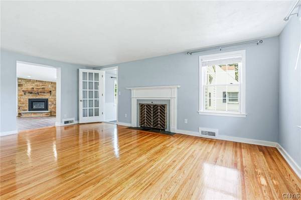 29 Lyndon RD, Whitesboro, NY 13492