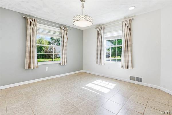 29 Lyndon RD, Whitesboro, NY 13492
