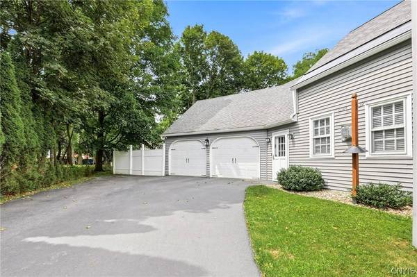 2 Allen RD, Utica, NY 13501
