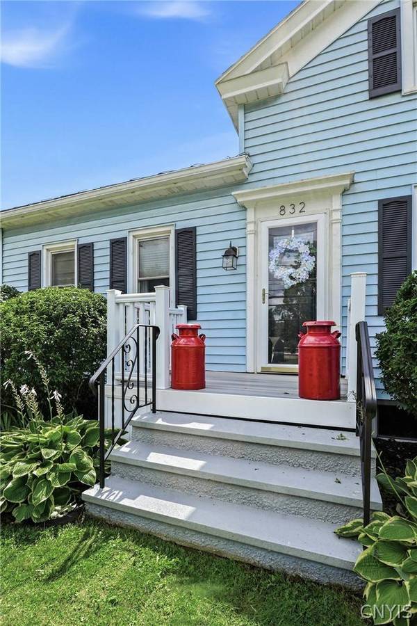 832 Herkimer RD, Utica, NY 13502