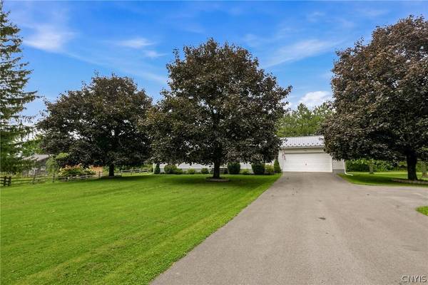 2091 Graffenburg RD, Sauquoit, NY 13456