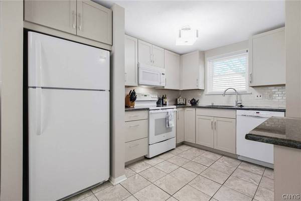 13 Chestnut Hills, New Hartford, NY 13413