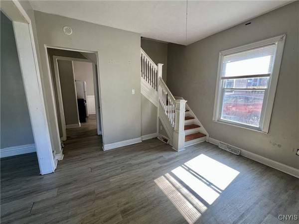 832 Waverly PL, Utica, NY 13502