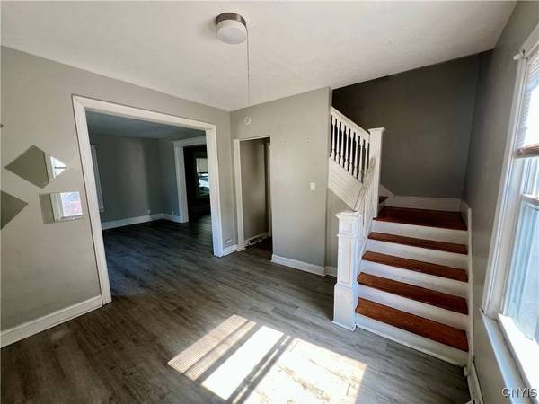 832 Waverly PL, Utica, NY 13502