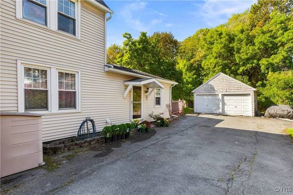 2812 Ogden PL, Utica, NY 13501