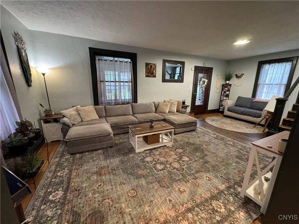 802 Symonds PL, Utica, NY 13502
