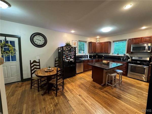 802 Symonds PL, Utica, NY 13502