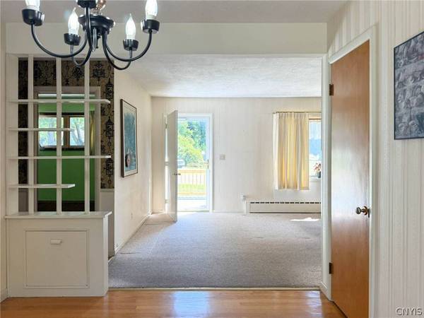 2 Vine CT, Utica, NY 13502