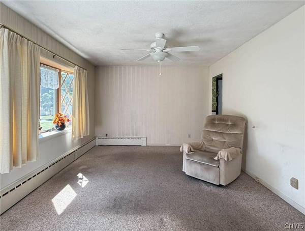 2 Vine CT, Utica, NY 13502