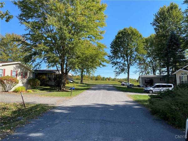 614 Sycamore LN, Utica, NY 13502