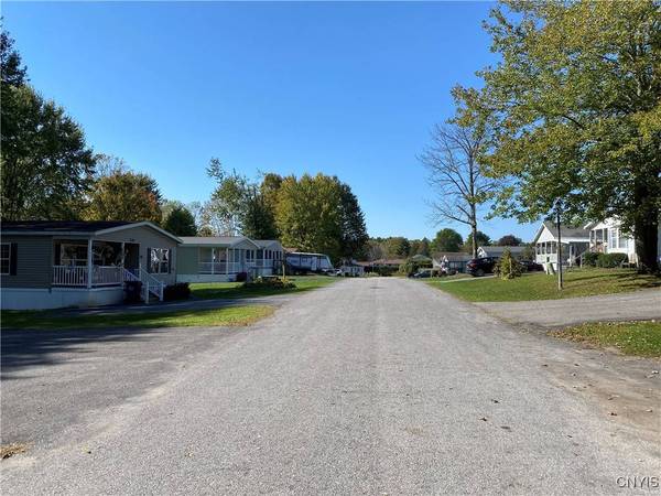 614 Sycamore LN, Utica, NY 13502