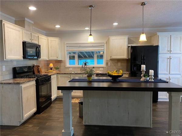 614 Sycamore LN, Utica, NY 13502
