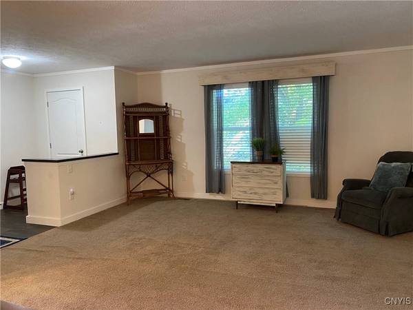 614 Sycamore LN, Utica, NY 13502