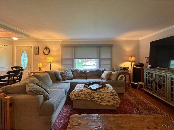 655 Glendale PL, Utica, NY 13502