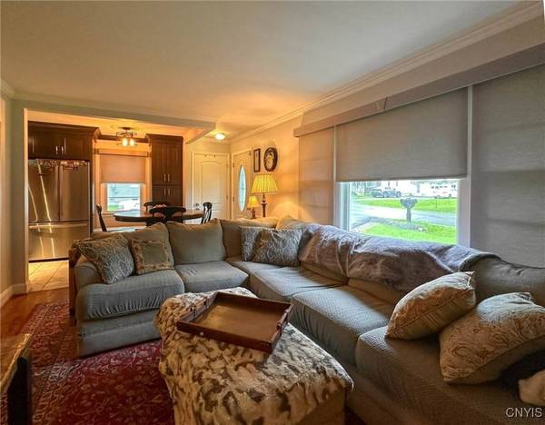 655 Glendale PL, Utica, NY 13502