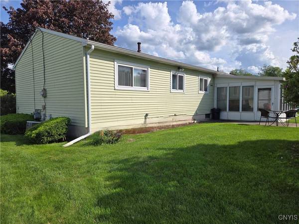 19 Shelly PL, Utica, NY 13502