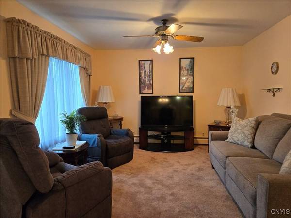 19 Shelly PL, Utica, NY 13502