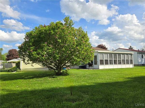 19 Shelly PL, Utica, NY 13502