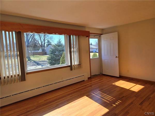 417 Locust DR, Utica, NY 13502