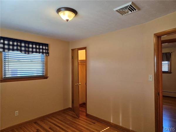 417 Locust DR, Utica, NY 13502