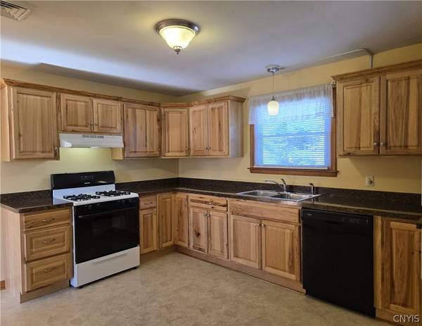 417 Locust DR, Utica, NY 13502