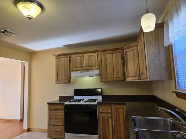 417 Locust DR, Utica, NY 13502