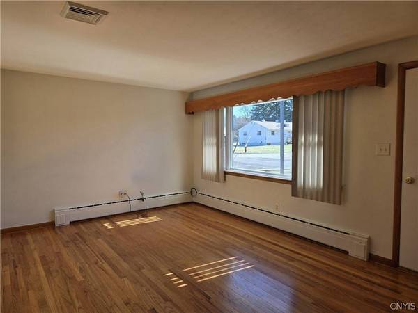 417 Locust DR, Utica, NY 13502