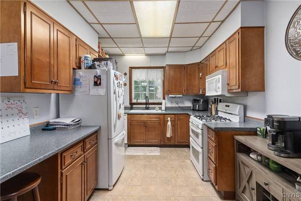 8666 Aitken AVE, Whitesboro, NY 13492
