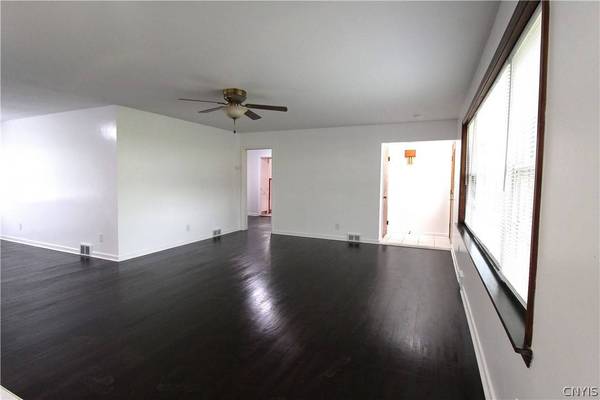 24 Forest RD, New Hartford, NY 13413