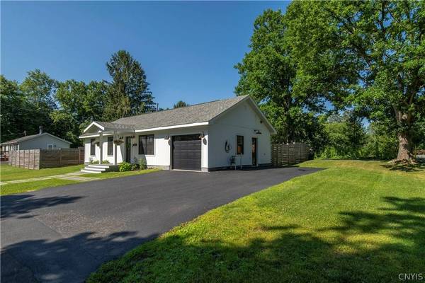 11 Ruth AVE, New Hartford, NY 13413