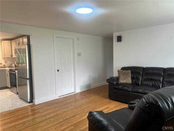 4 Center TER, New Hartford, NY 13413