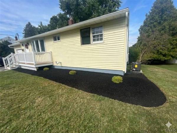 4 Center TER, New Hartford, NY 13413