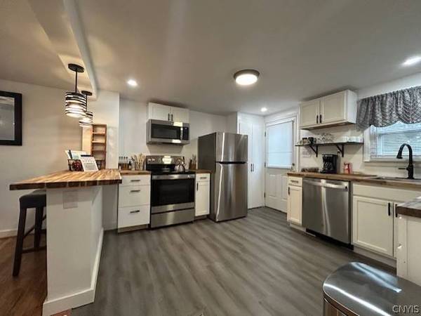 8 Beechwood RD, New Hartford, NY 13413