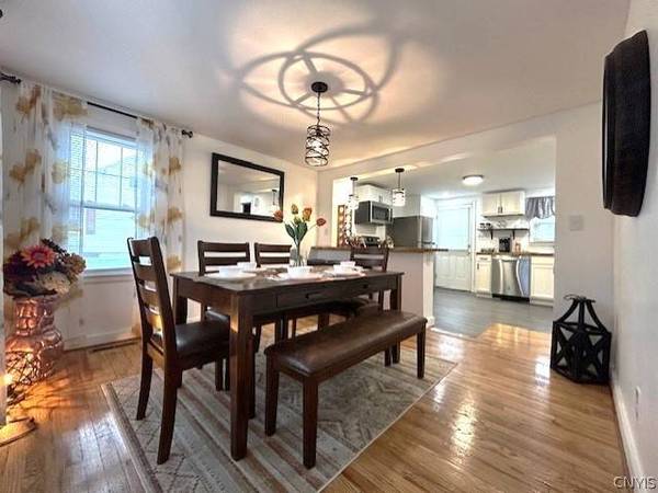 8 Beechwood RD, New Hartford, NY 13413