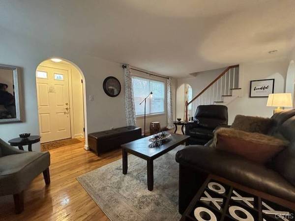 8 Beechwood RD, New Hartford, NY 13413