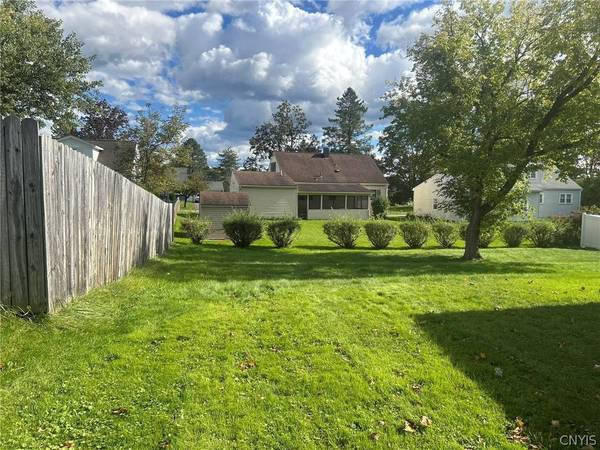 516 Rockhaven RD, Utica, NY 13502