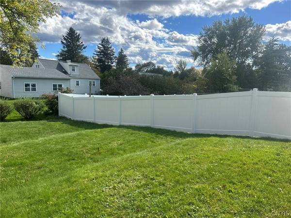 516 Rockhaven RD, Utica, NY 13502